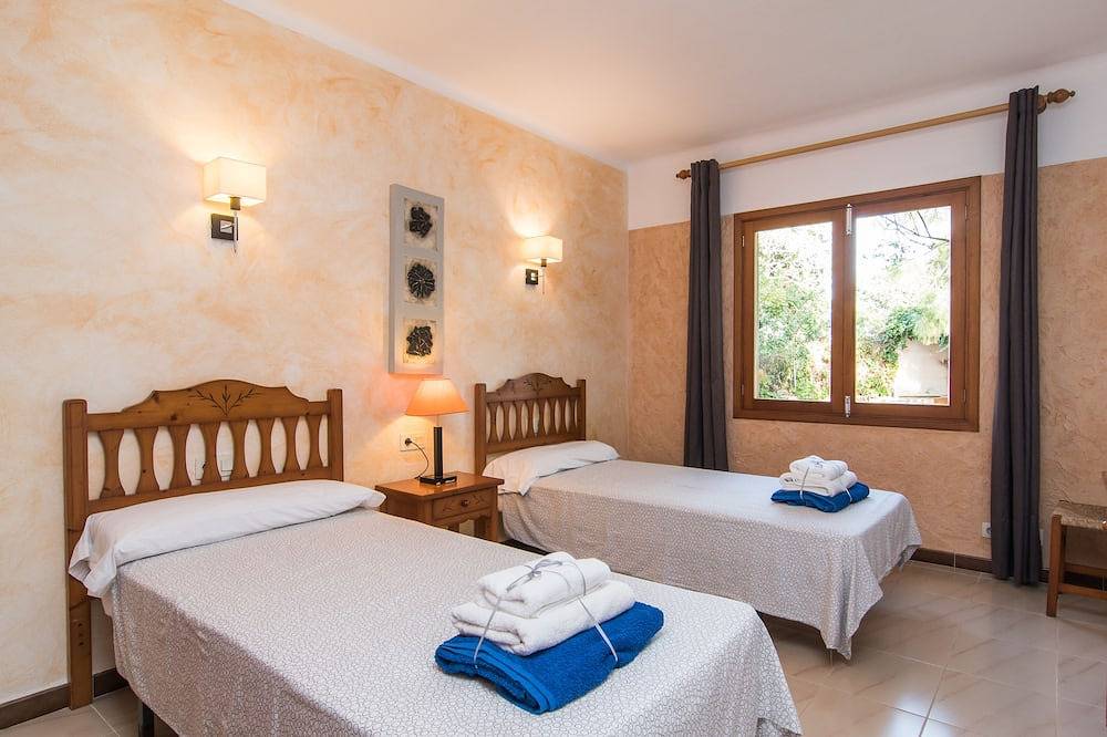 Finca Sanau Villa mit einem wunderschönen Garten und Pool. Free Internet in Cala Mitjana, Felanitx