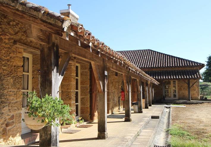 Gîte pour 24 personnes, avec jardin ainsi que terrasse et piscine dans le Gers - 2