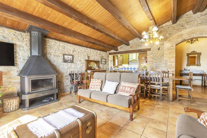 Casa rural con piscina para 12 personas, con jardín, Familias con niños en Provincia de Lleida - 3