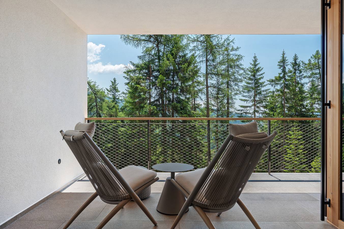 Ganze Wohnung, Ferienwohnung 'Lodge Pinus Cembra' mit Bergblick, privater Terrasse und Wi-Fi in Falzeben, Hafling