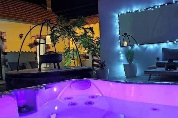 Ferienhaus für 5 Personen, mit Whirlpool und Garten sowie Terrasse - 1