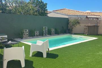 Location de vacances pour 10 personnes, avec terrasse ainsi que piscine et jardin à Saint-Vivien