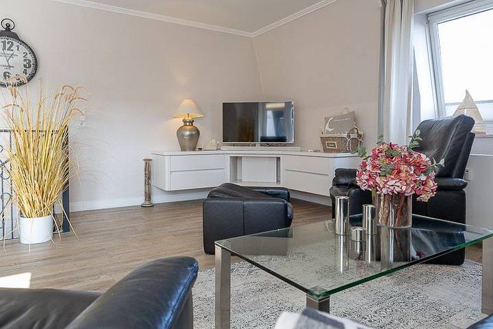 Ganze Wohnung, Big Wave Maisonettewhg. zentral, 2 Sz, Schwimmbad, Dachterrasse, Stellplatz. in Westerland, Sylt (Gemeinde)