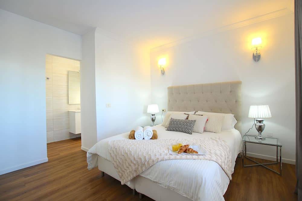 Luxurious Chalet for 6 people, Wifi, private heated pool, at 8 min to the beach in Las Moraditas, Adeje