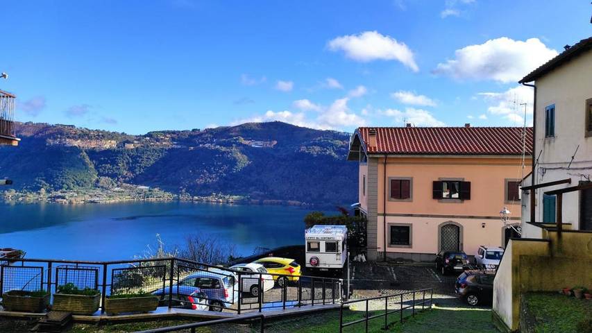 Appartamento per 6 persone, con Vista lago e Panorama a Genzano di Roma