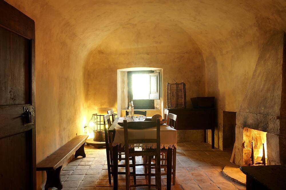 Casa Chiarelli in Santo Stefano di Sessanio, Gran Sasso