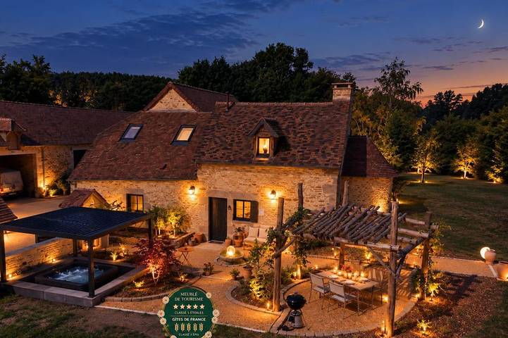 Location de vacances pour 3 personnes, avec Jacuzzi ainsi que Terrasse et Jardin à Saint-Denis-sur-Sarthon