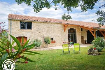 Gîte pour 4 personnes, avec jardin à Lalbenque