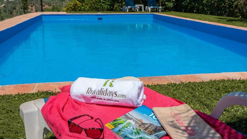 Casa rural para 8 personas, con terraza además de piscina y jardín en Alfarnatejo - 2