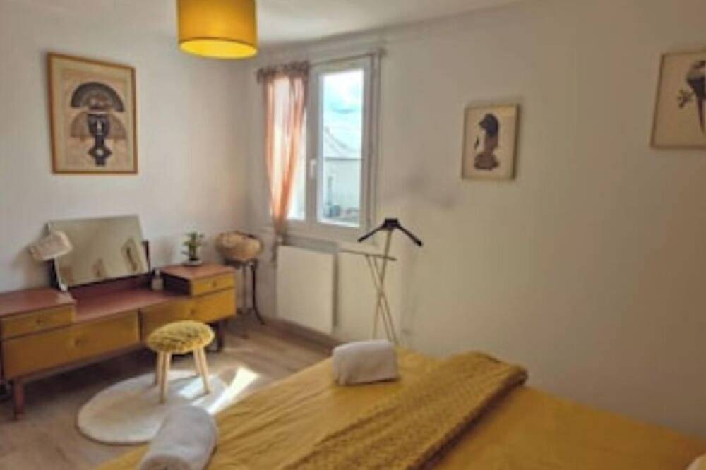 Family home in Montreuil-Bellay, La Thibaudière. Sleeps 10. in Montreuil-Bellay, Loire-Tal