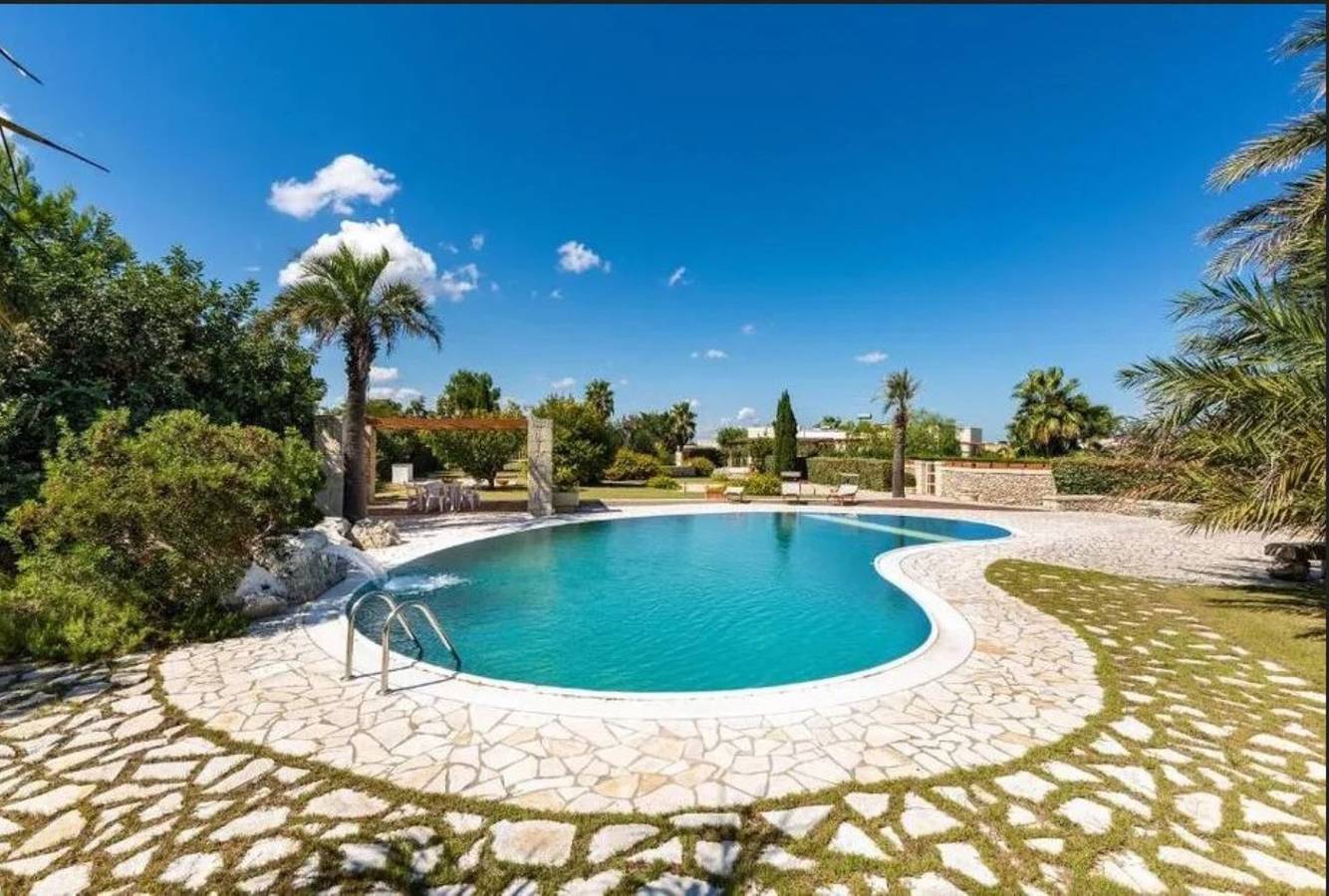 Villa Montalcini in Otranto, Otranto e dintorni