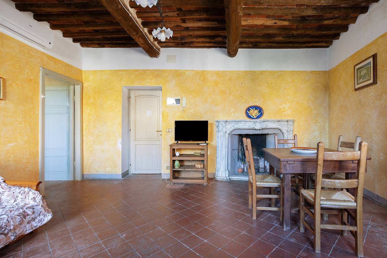 Hel lejlighed, Apartment 'Menestrello' with Shared Pool, Shared Garden and Air Conditioning in Massarosa, Den Italienske Riviera