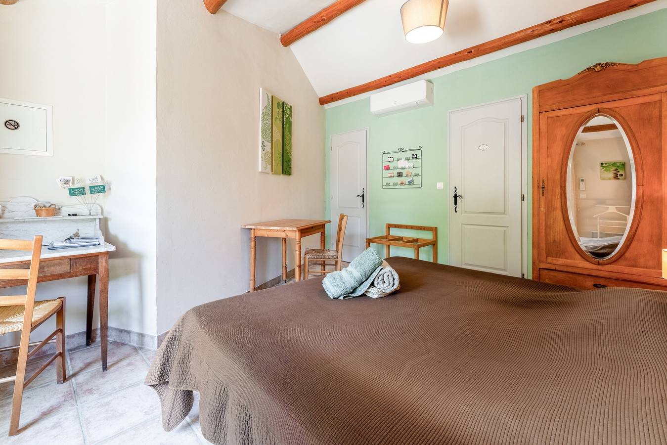 Kamer Sauge met gedeeld zwembad, wifi en airconditioning in Pernes-les-Fontaines, Vaucluse