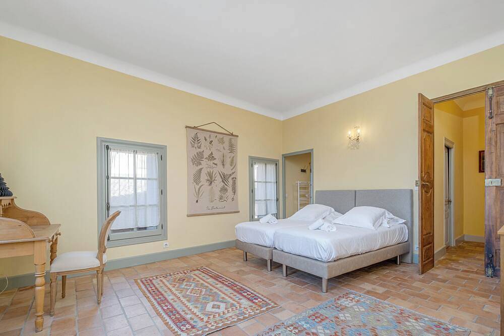 Bastide | Château Constantin in Cadenet, Parc naturel régional du Luberon