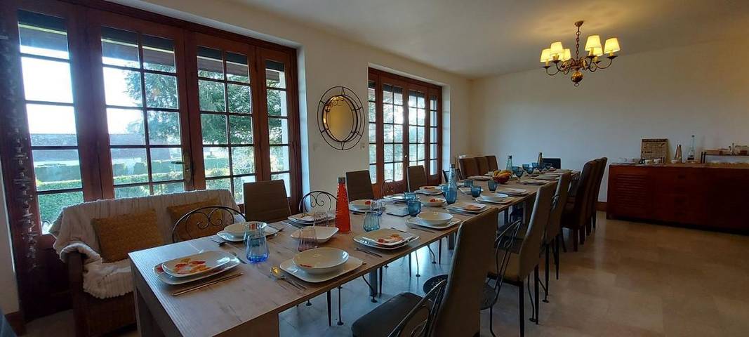 Location de vacances pour 20 personnes, avec jacuzzi ainsi que jardin et piscine, adapté aux familles dans Saint-Michel-Tubœuf