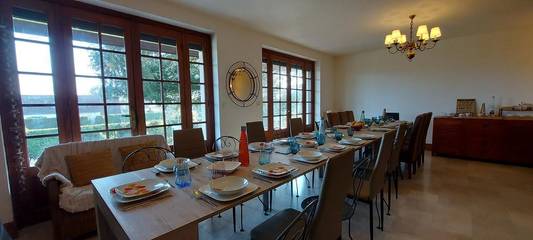 Gîte pour 20 personnes, avec piscine ainsi que jardin et jacuzzi, adapté aux familles dans Saint-Michel-Tubœuf