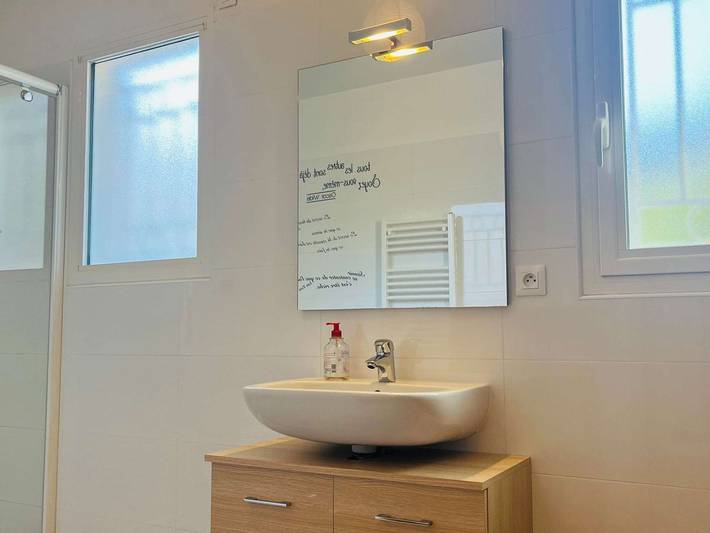 Appartamento intero, Modern apartment, A/C, near beach, Wifi, private parking, 2 bedrooms in Isola Rossa (Francia), Calvi e dintorni