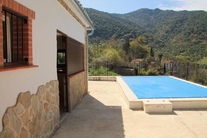 Casa rural para 10 personas, con Balcón y Terraza además de Jardín y Piscina en Sierra de Grazalema - 4