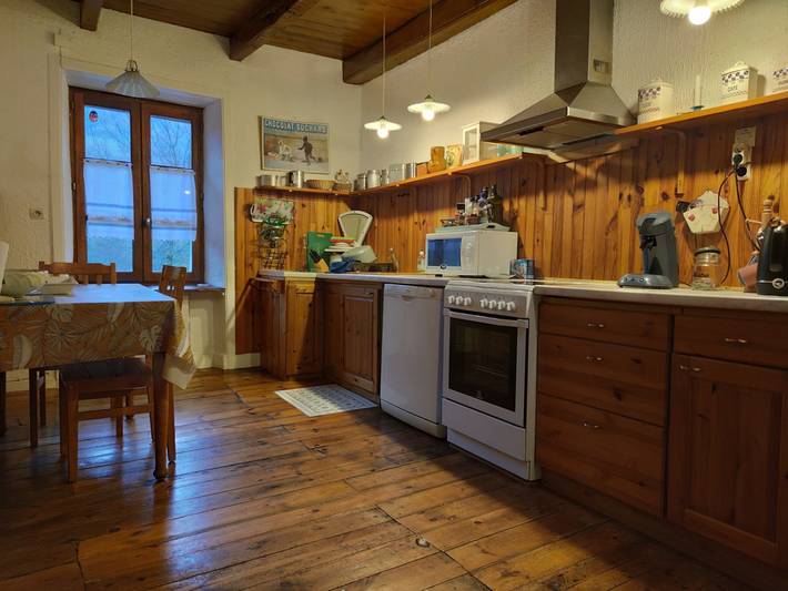 Gîte pour 8 personnes, avec jardin et terrasse à Saint-Jacques-des-Blats - 4