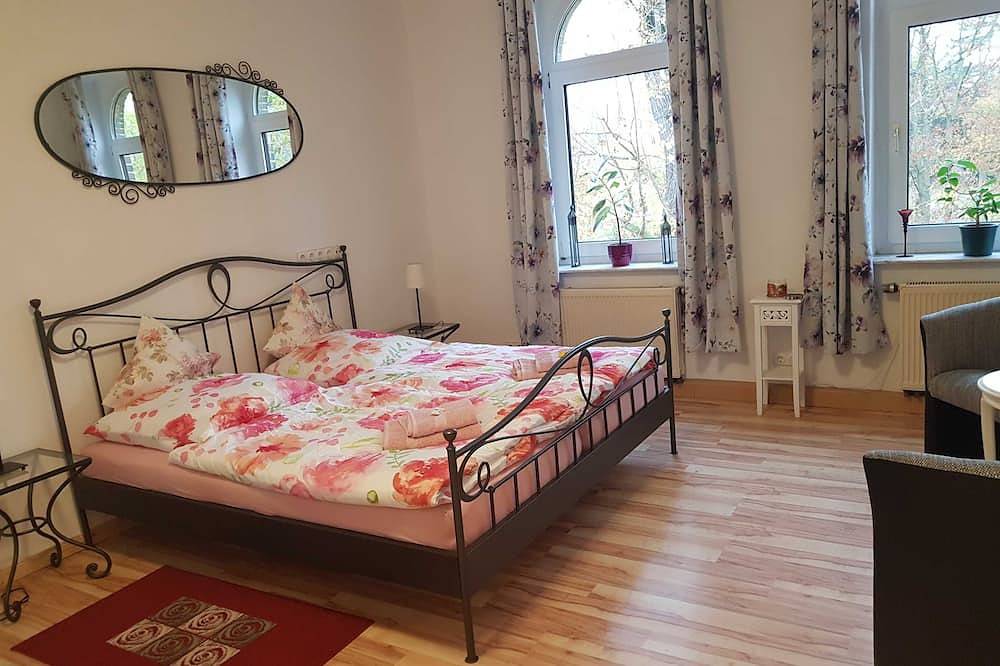 Ganze Wohnung, Ferienwohnung am Stadtpark_Rosenblüte - Ferienwohnungen am Stadtpark in Wittenberg, Wittenberg (Landekris)