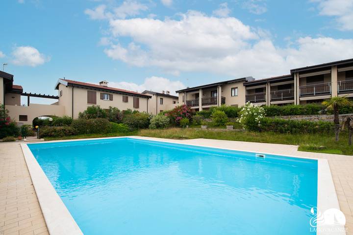 Ferienwohnung für 5 Personen, mit Balkon und Garten sowie Seeblick in Soiano del Lago