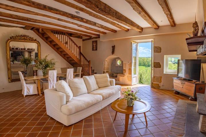 Location de vacances pour 6 personnes, avec vue et jardin ainsi que piscine et sauna, animaux acceptés à Saint-Martial-de-Valette - 2