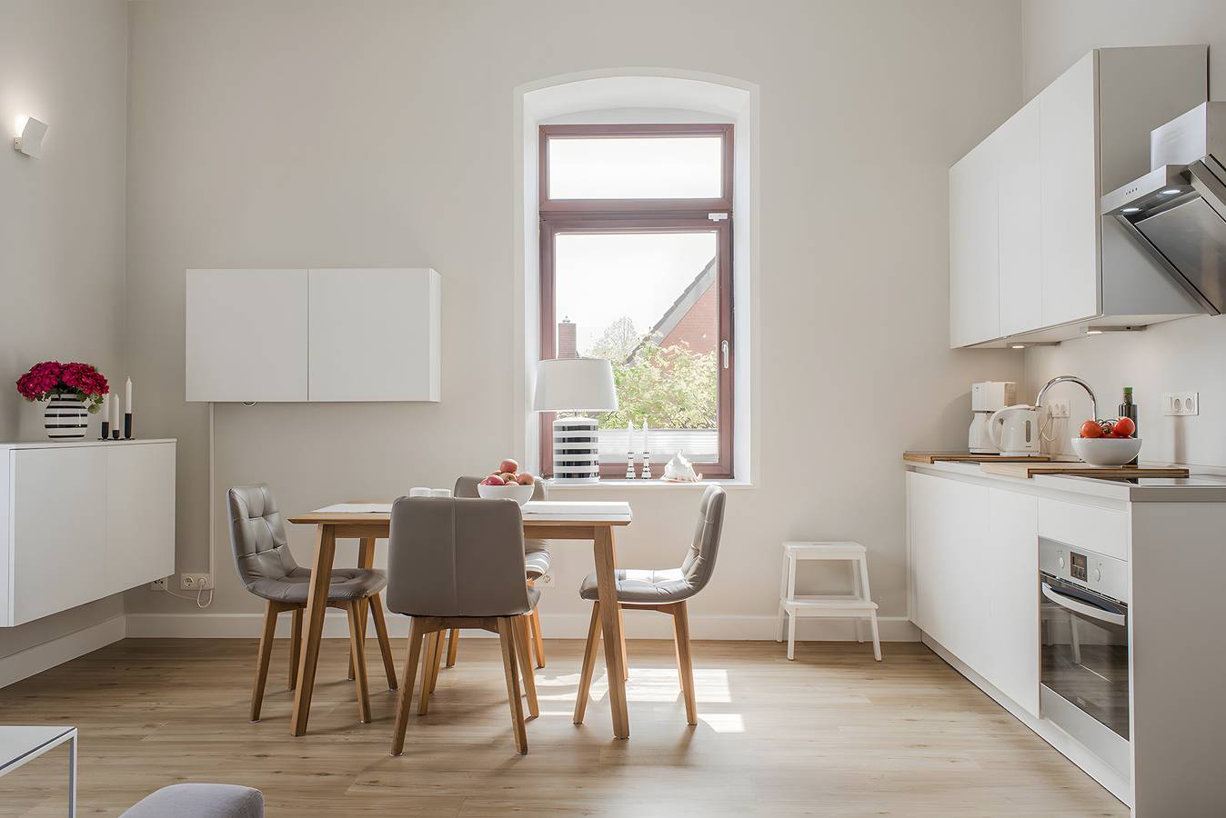 Ganze Wohnung, Helle Stuuv – Schöner Wohnen mit sonniger Terrasse und Kamin in Westfehmarn, Lemkenhafen