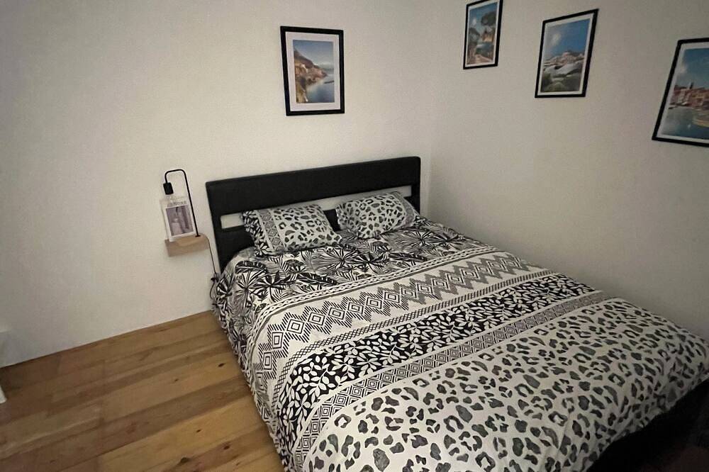 Appartement entier, Suite du garlaban\njaccuzi in Aubagne, Région de Marseille