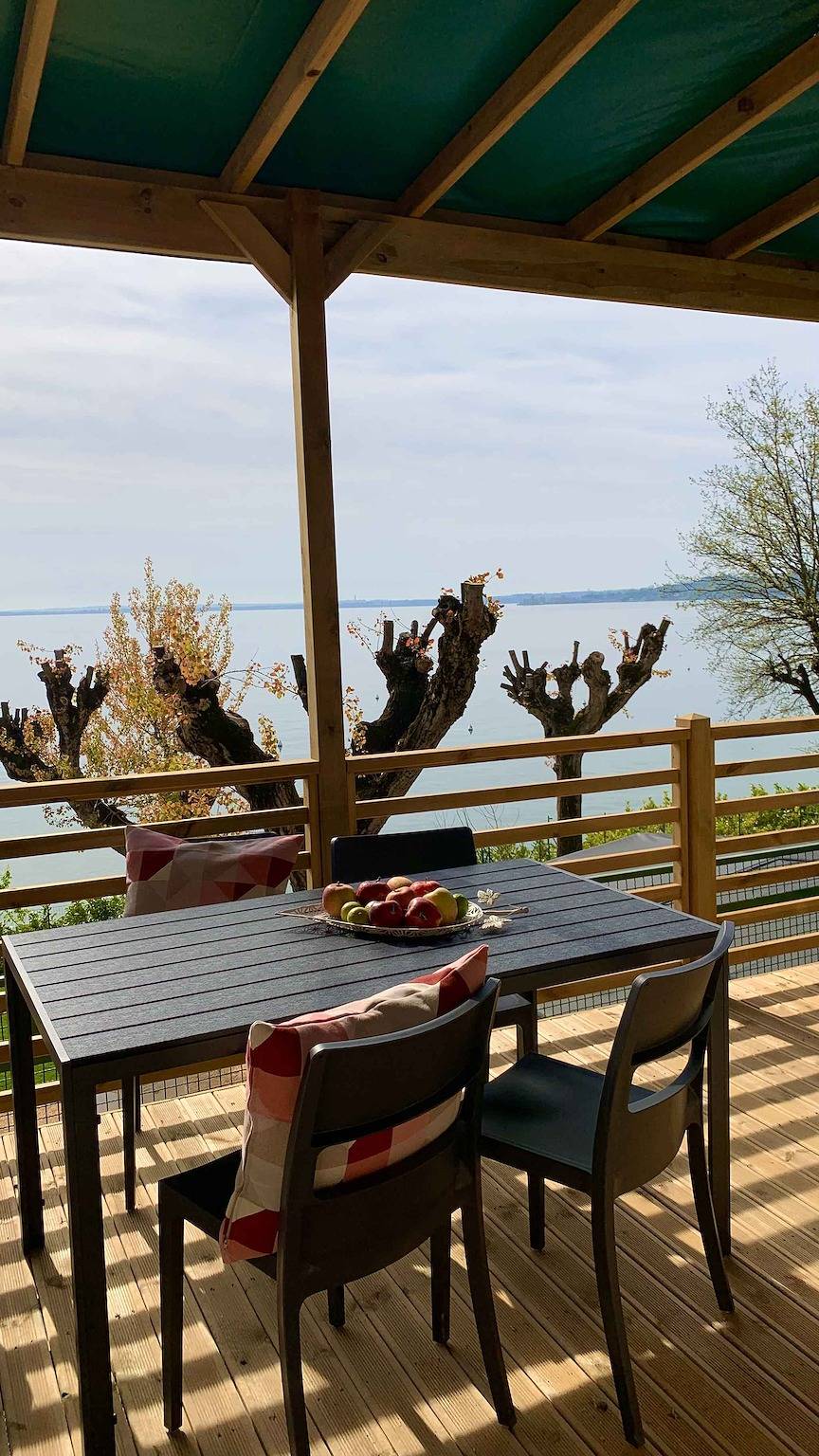 Casa mobile con aria condizionata, terrazza e piscina  in Padenghe sul Garda, Prealpi Gardesane