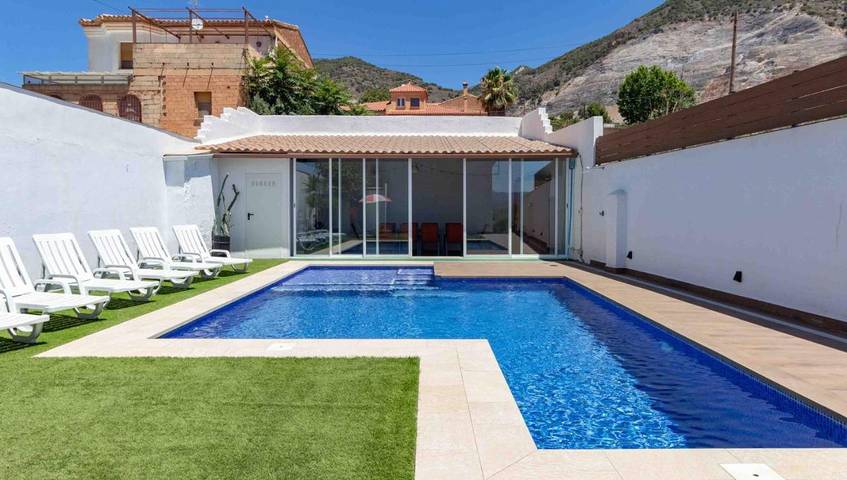 Casa rural para 10 personas, con Balcón y Terraza además de Jardín y Piscina en El Padul
