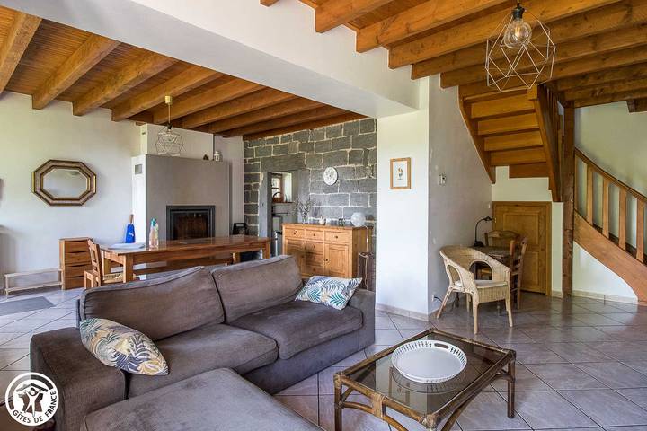 Gîte pour 8 personnes, avec jardin ainsi que terrasse et sauna à Charbonnières-les-Varennes - 2