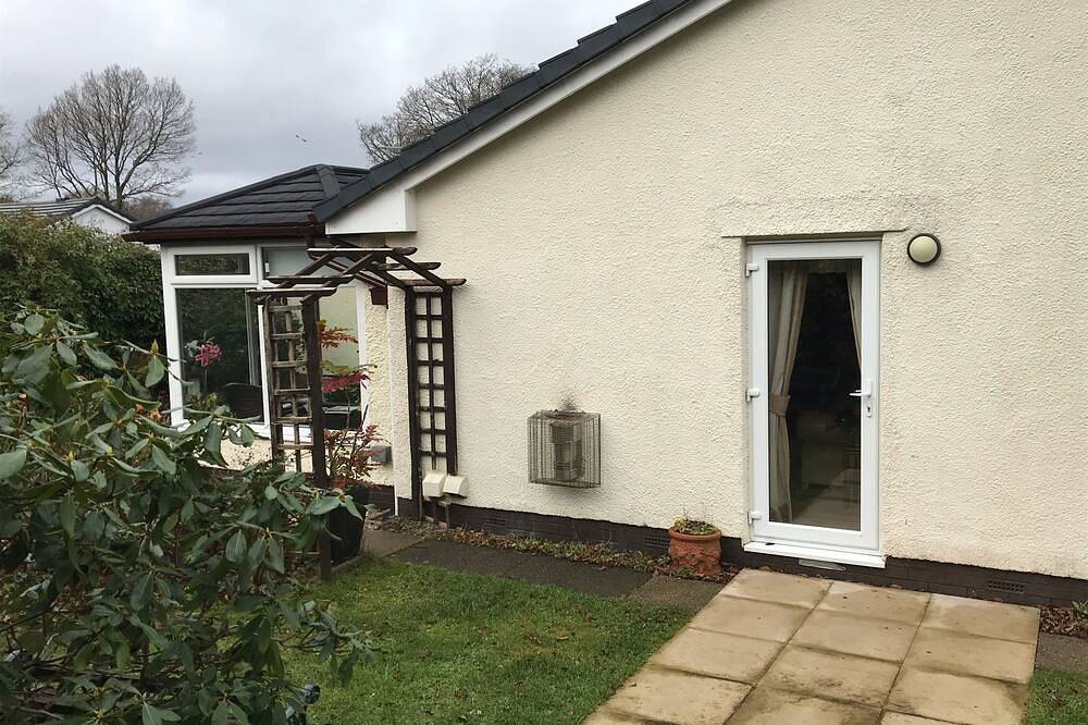 *** Freistehender Bungalow mit drei Schlafzimmern in Bowness mit Parkplatz und Wlan **** in Bowness-on-Windermere, Lake District