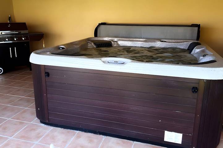 Chambre d’hôte pour 2 personnes, avec jardin et jacuzzi dans Fontenay-le-Comte