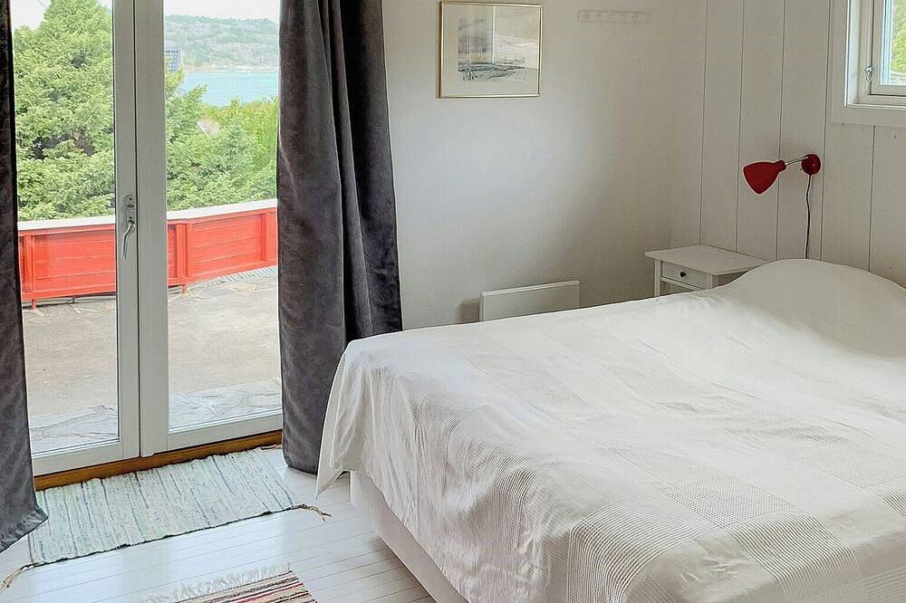 Idyllisches Cottage mit Meerblick auf einer ruhigen Insel in Tvedestrand