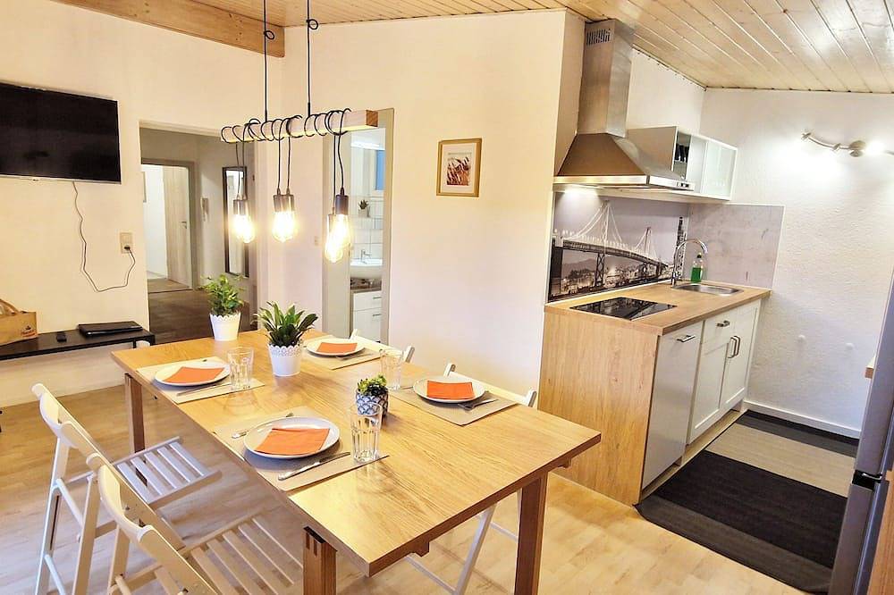 Entire apartment, Cozy accommodation in 3 bedrooms only 10min walk from Europa-Park in Europa-Park, Rust