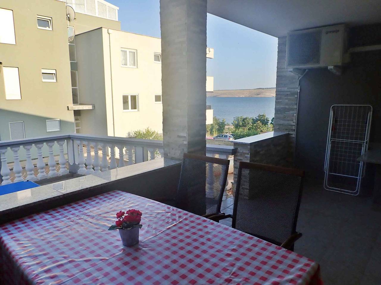 Ganze Ferienwohnung, Ferienwohnung am Meer mit Klimaanlage  in Starigrad, Zadar
