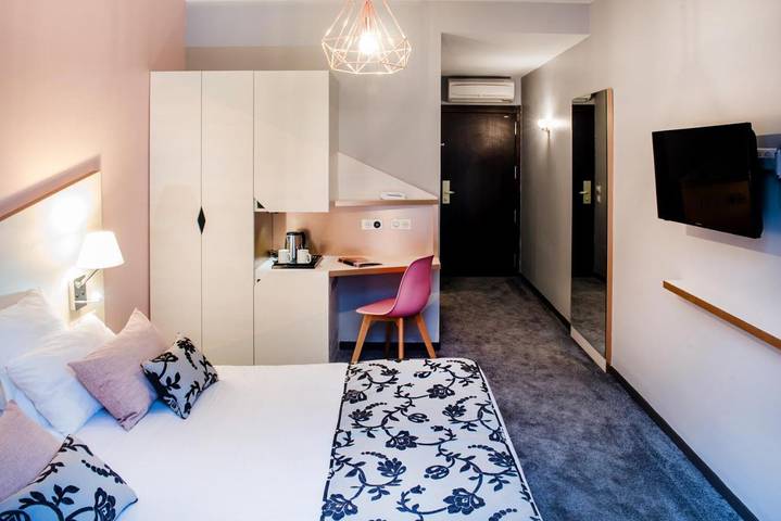 Hôtel pour 2 personnes, avec terrasse, animaux acceptés dans Grotte de Massabielle - 2