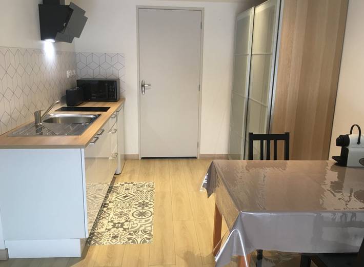 Studio pour 2 personnes, avec piscine ainsi que jardin et terrasse dans l' Ain - 3