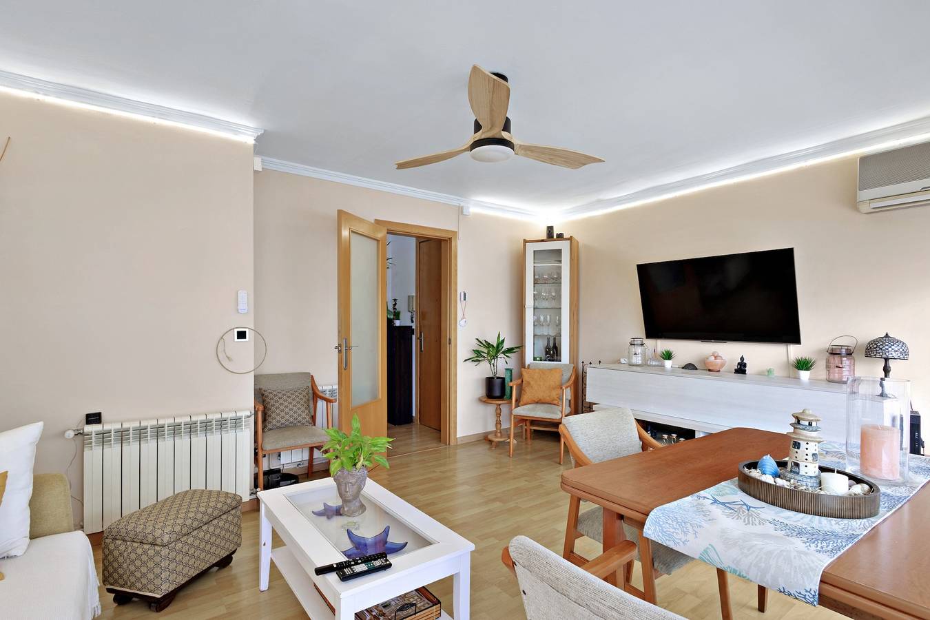 Apartamento inteiro, Apartamento 'Precioso Piso Frente ao Mar' com varanda, Wi-Fi e ar condicionado in Vilanova i la Geltrú, Garraf