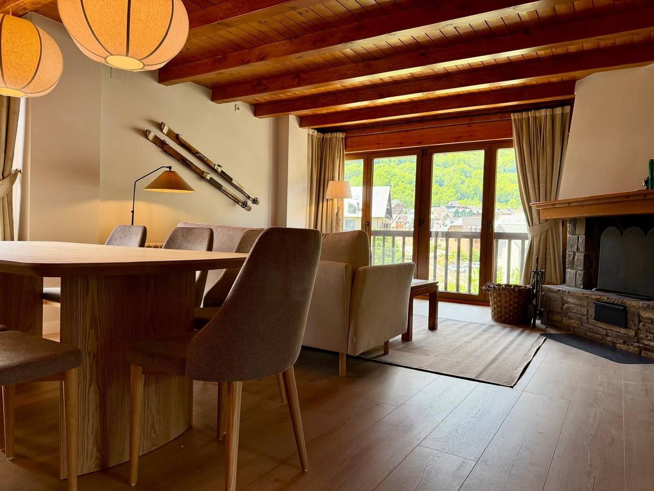 Appartement entier, Appartement de vacances pour 7 personnes avec balcon in Vielha, Vielha e Mijaran