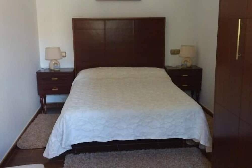 Casa Arijón for 8 people in Arteixo, Costa da Morte