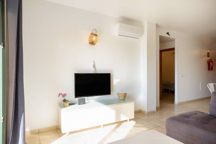 Apartamento entero, Apartamento 'La Mundial Formentera' con vistas al lago, Wi-Fi y aire acondicionado in Es Pujols, Formentera