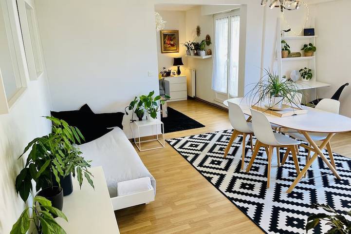 Location de vacances pour 5 personnes, avec balcon et jacuzzi à Bordeaux