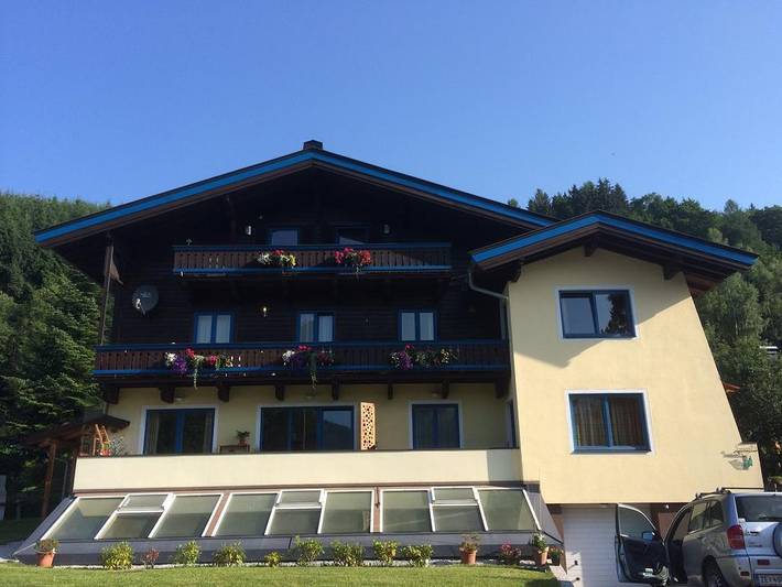 Pension für 3 Personen, mit Terrasse und Garten sowie Pool in Leogang