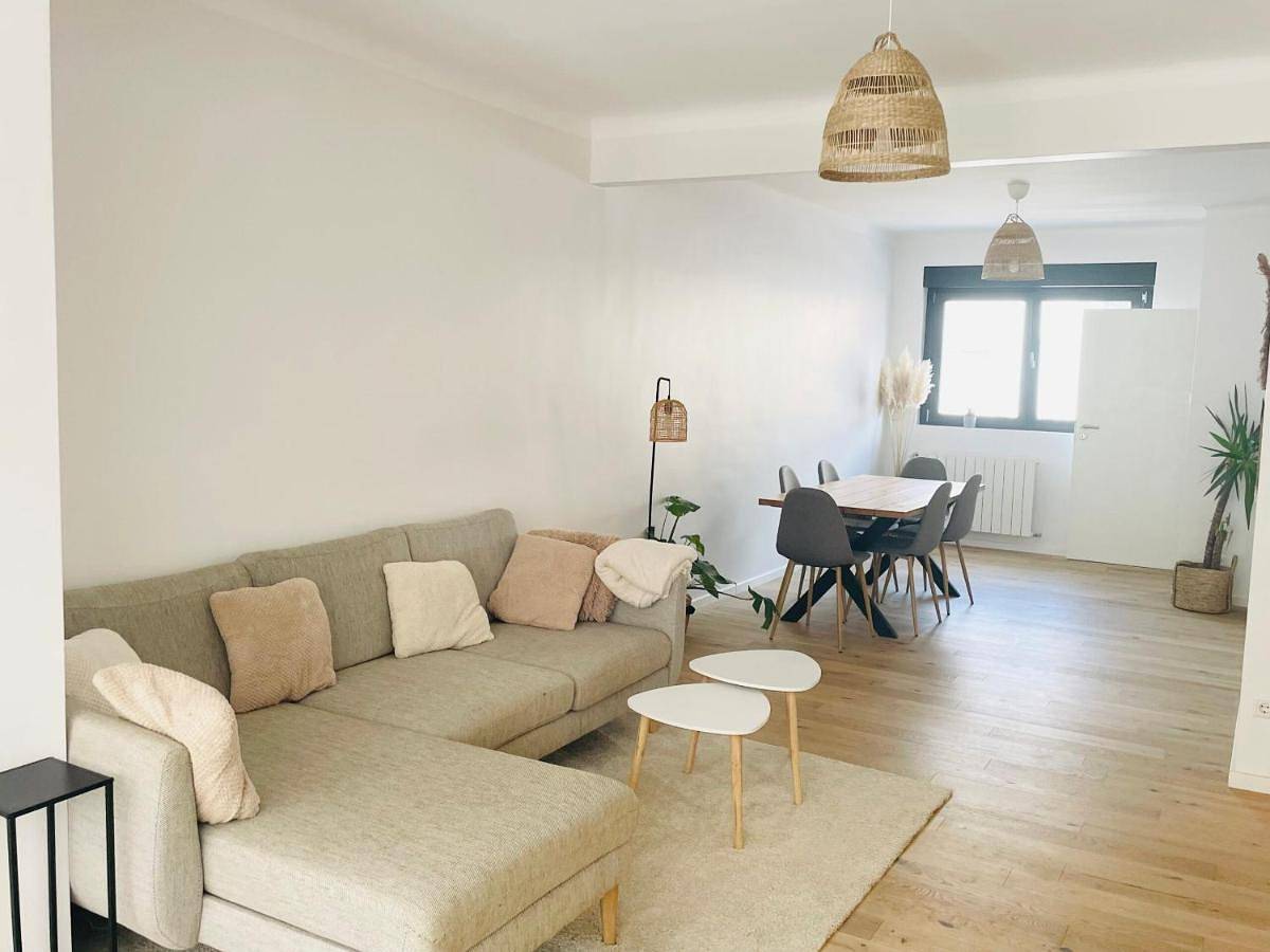 Appartement entier, Large townhouse with a private garden-Dif1 in Differdange, Luxembourg