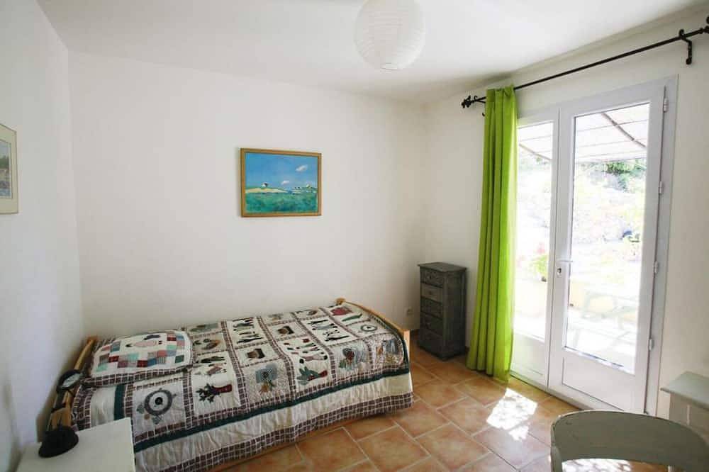 La Pinède Penchée 5km from the beaches in Ollioules, Toulon region