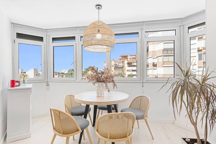 Ganze Wohnung, Apartment 'Plazamar' mit Gemeinschaftspool, WLAN und Klimaanlage in Torre del Mar, Vélez-Málaga