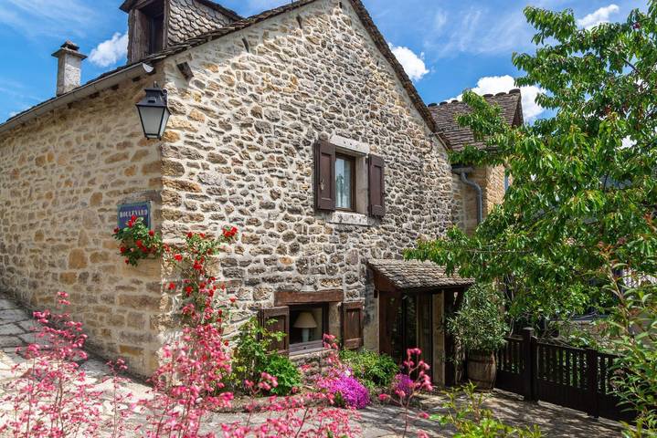 Gîte pour 4 personnes, avec Terrasse et Jardin ainsi que Piscine et Vue dans Lozère - 2