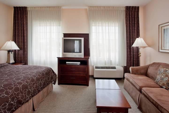 Entire studio, Staybridge Suites Chesapeake Virginia Beach in Chesapeake, Virginia