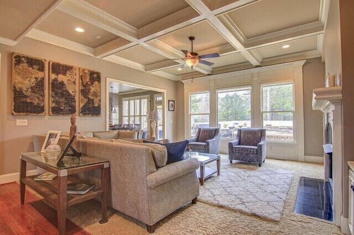 Vacation rental for 15 people, with hot tub and yard, with pets in Gwinnett County